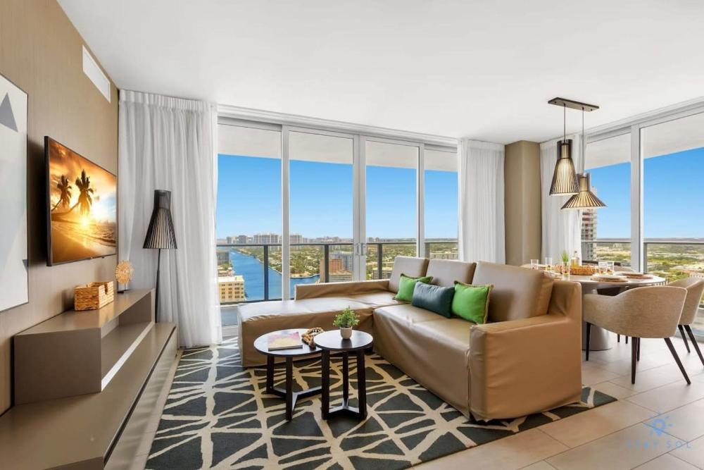 Luxury 3 Br- Front Intercostal View - Amazing Pools